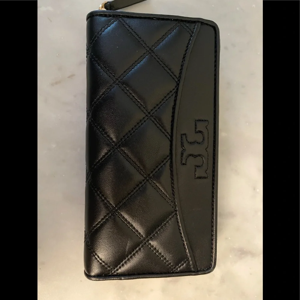 Tory Burch Black Quilted Wallet - Picture 1 of 7